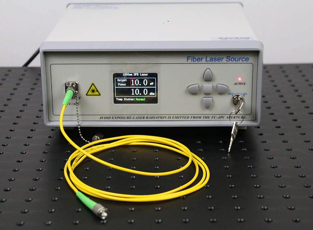 Single mode fiber coupled DFB laser diode 50mW @ 1550nm FL-1550-1M-50-SM-B 1MHz Benchtop